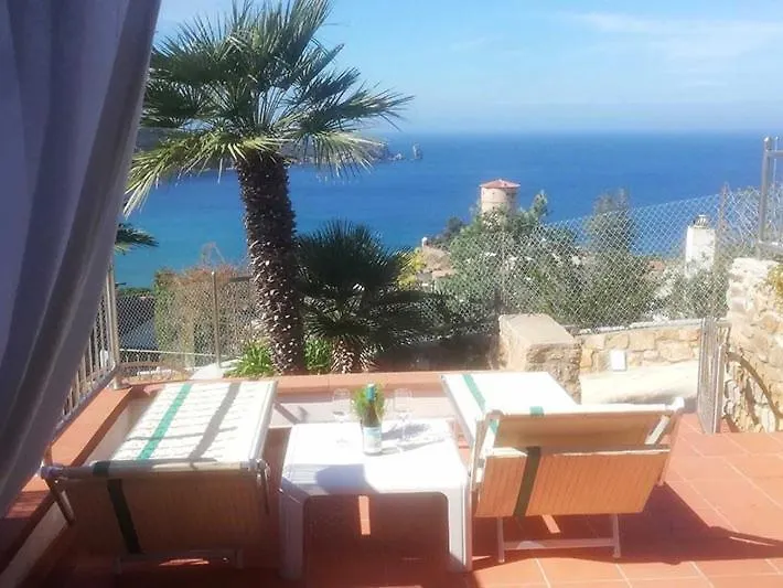 Apartment Giglio Verde 1 Campese  Italy